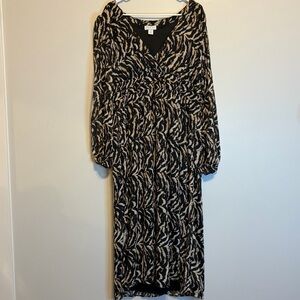 Sofia by Sofia Vergara Black and Cream Maxi Dress